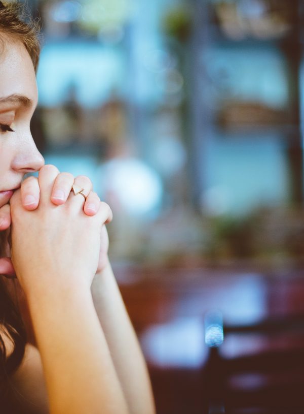 9 Encouraging Bible Verses to Pray in Time of Loss