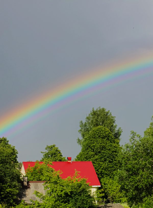 Rainbow over house and trees in sunshine. What are Promises of Hope in God?